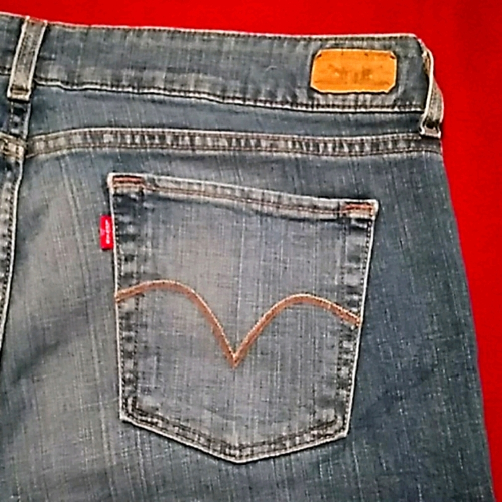 Women's stone washed Levi's blue jeans, good shape